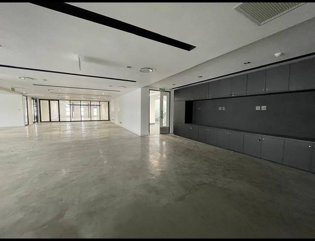 2,592M² OFFICE TO LET IN BRYANSTON